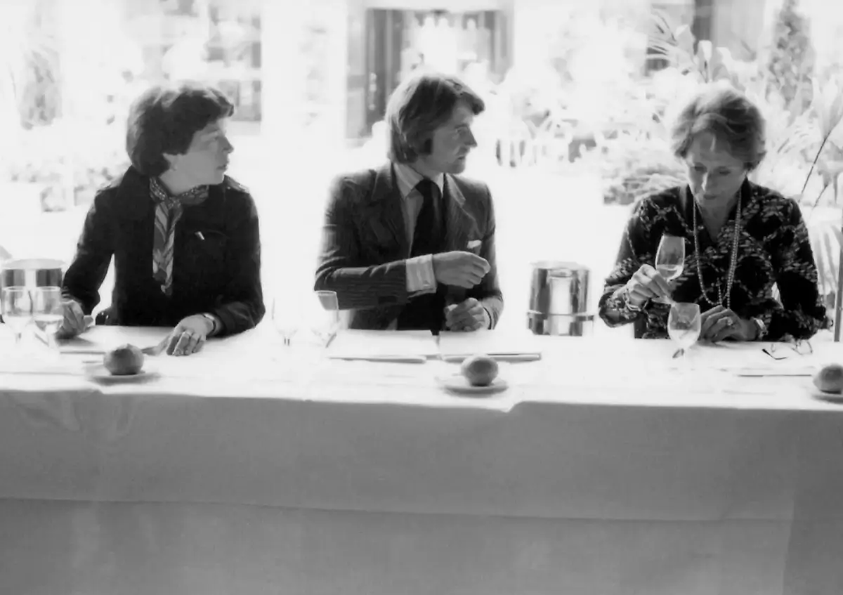 Steven Spurrier (middle), the organizer of the Judgment of Paris, with his business partner Patricia Gallagher (left) and judge Odette Kahn, at the historic blind tasting.